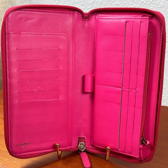 CHANEL le Boy Medium Gusset Zip Around Wallet Black Caviar Leather
Gold CC HW - Picture 7 of 8